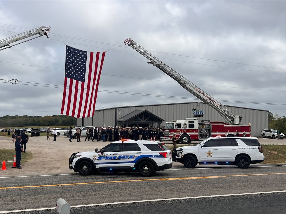 Dan el último adiós en Canton al agente del Sheriff del condado de Van Zandt, Adam Sherifi.