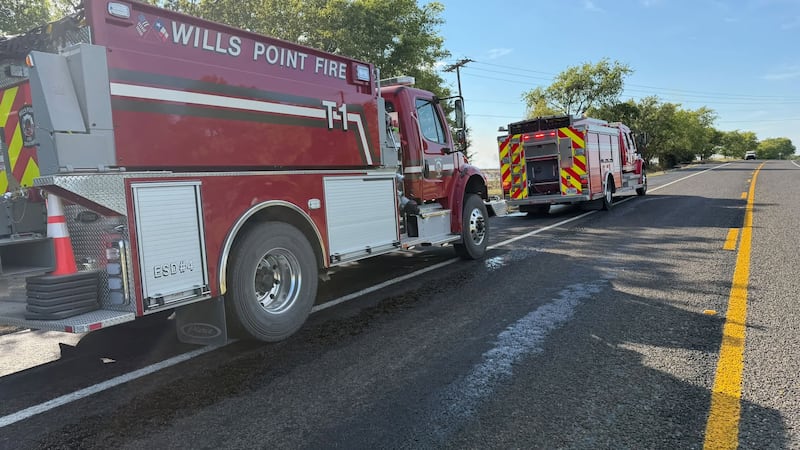 Van Zandt County fire covers hundreds of acres, containment at 50 percent