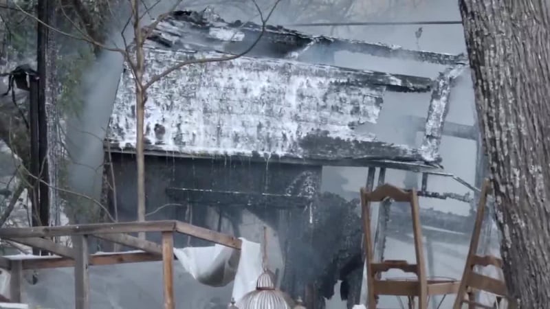 El cobertizo quedó totalmente destruido, pero la vivienda cercana y otras estructuras se...