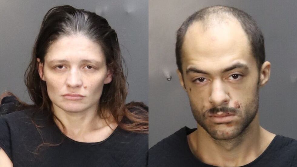 Skylynn Tuerk de 33 27 años y Charles Harris de 27 años.