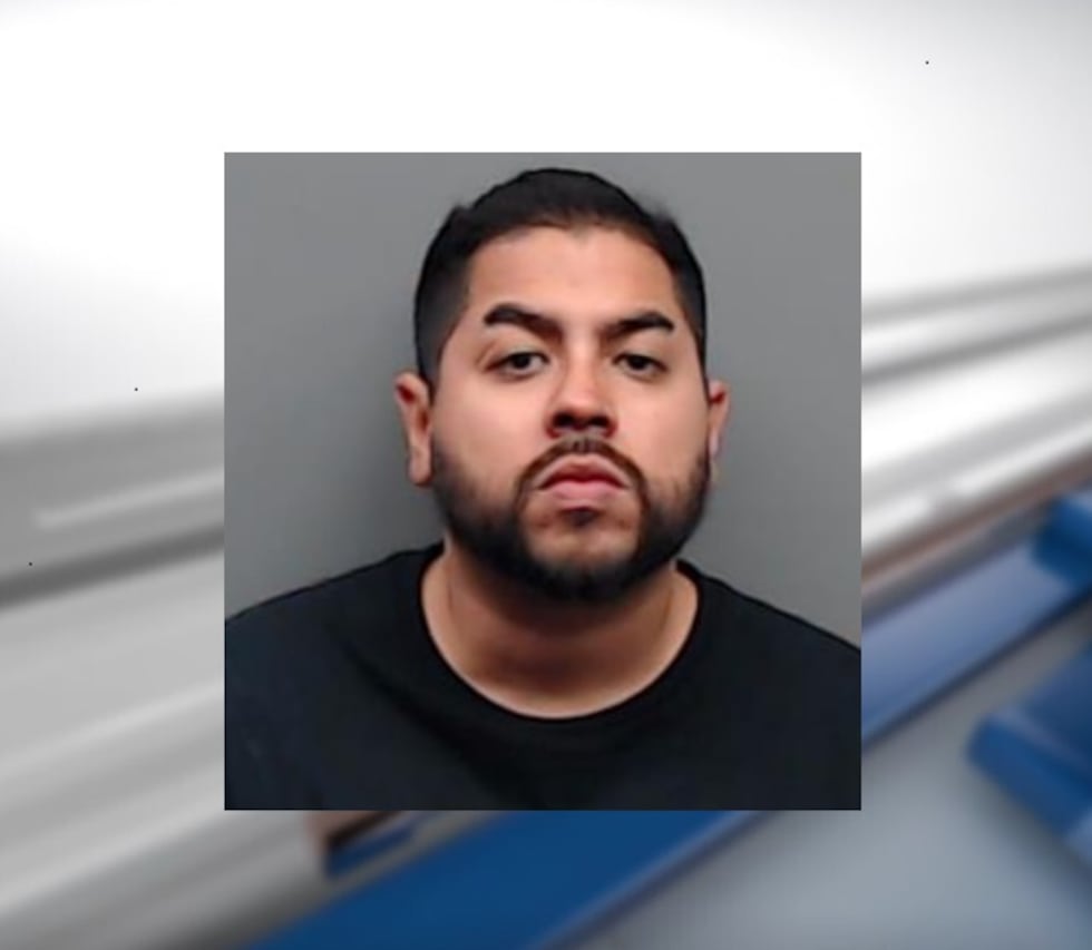 Jeremiah Muñoz, de 32 años, está acusado de asesinato por la muerte en 2025 de Brandi Carter.