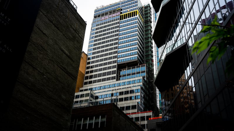 El edificio de 235 East 42nd Street, el martes 7 de julio de 2026, en Nueva York. (AP...