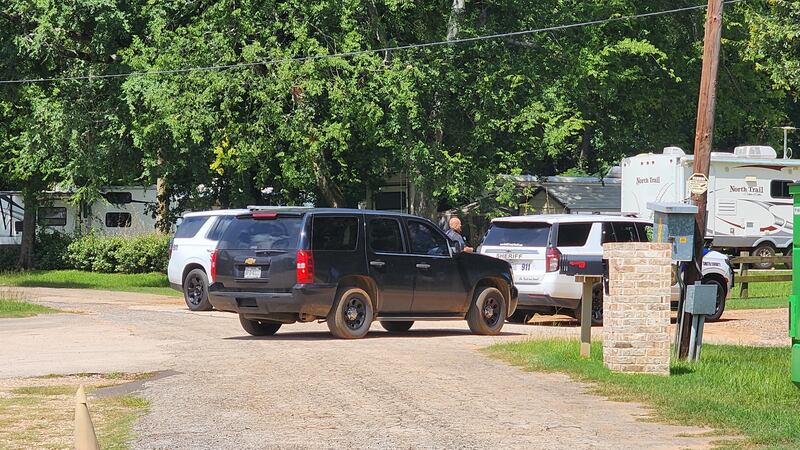 Buscan a hombre acusado de robo a mano armada en tienda de Winona