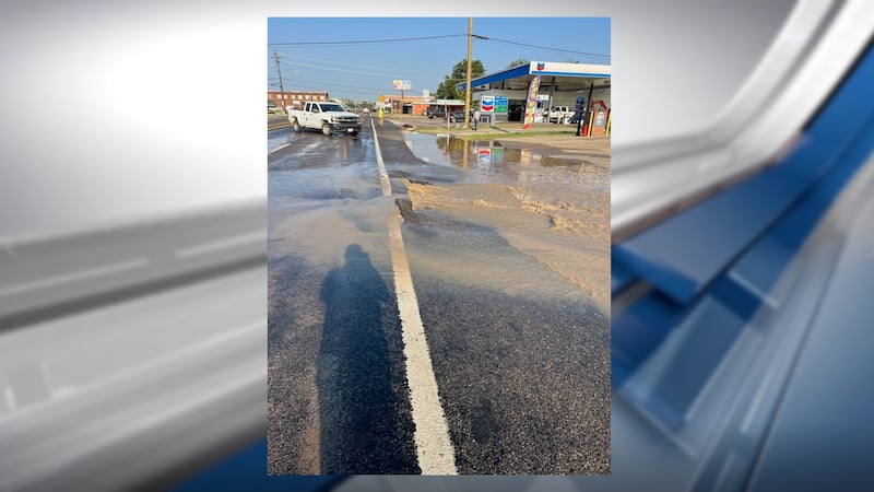 Fuga de agua cierra carriles en dirección oeste de la U.S. 80 en Mineola.