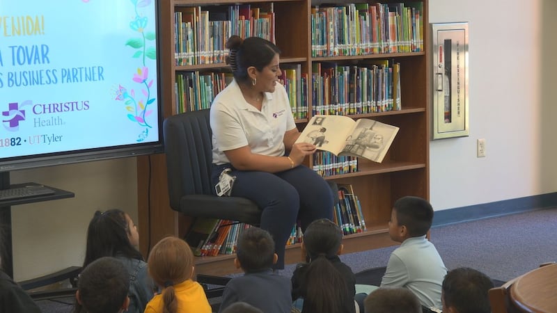 Profesionales de CHRISTUS Health inspiran con lecturas en español a estudiantes de Tyler ISD...