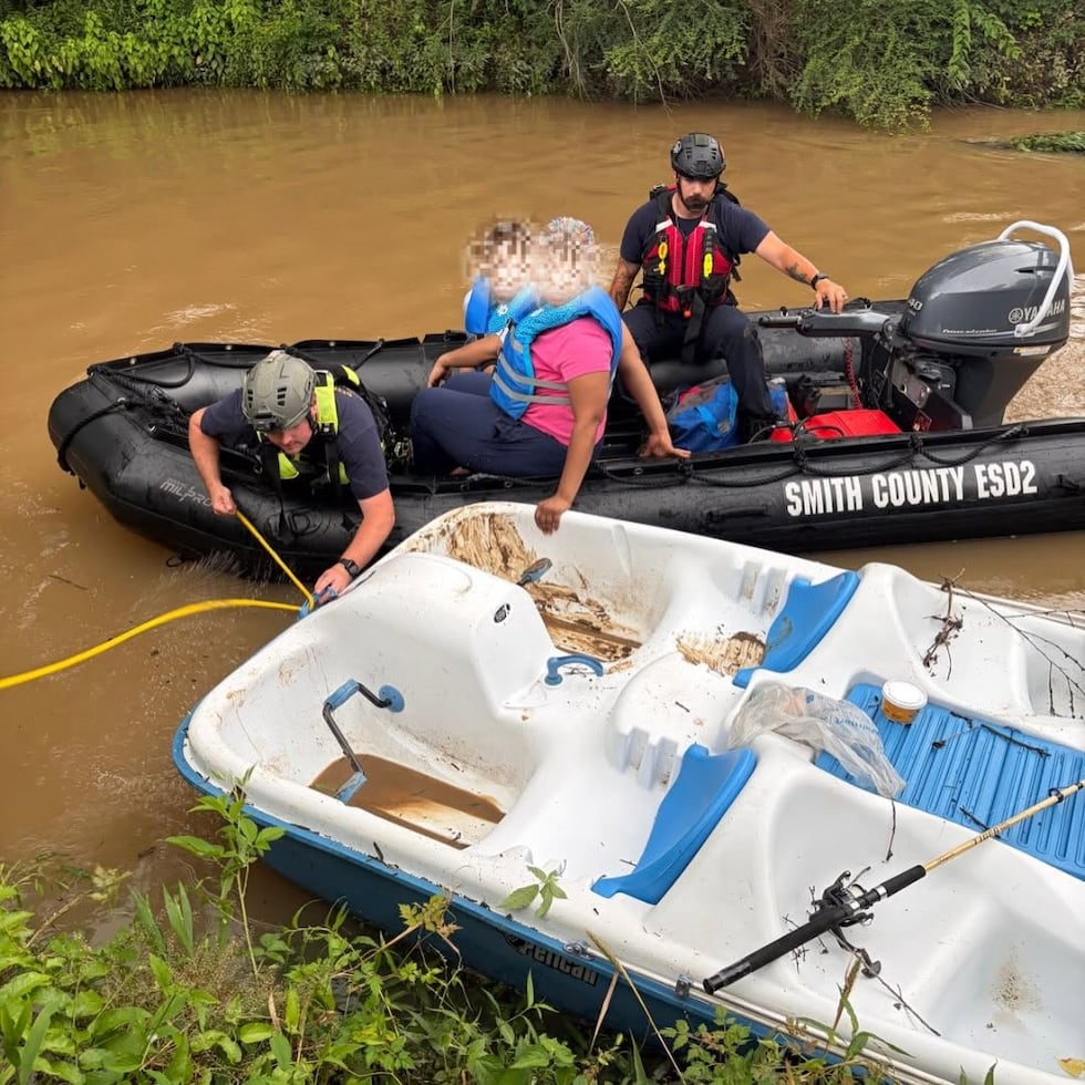 Smith County ESD2 rescue 2 on Pecan Creek