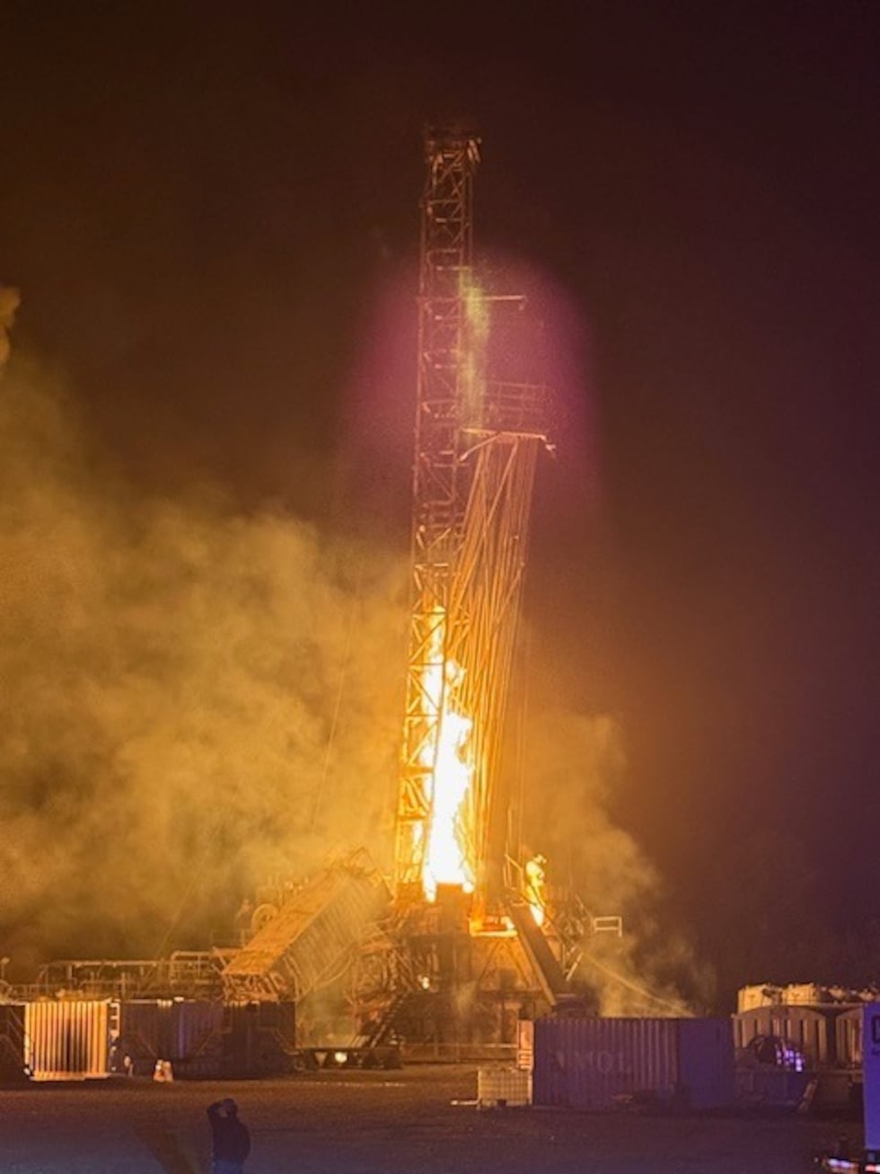 Según fuentes de la oficina del sheriff, los trabajadores evacuaron de forma segura un pozo de...