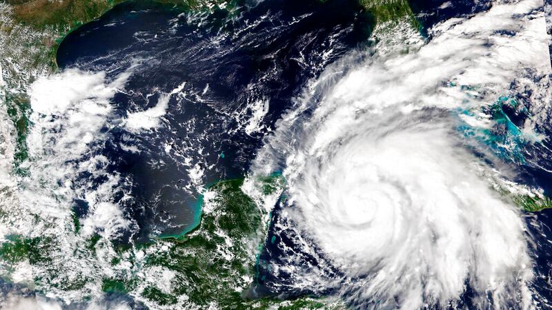 En esta imagen del 26 de septiembre de 2022, imágenes de satélite publicadas por la NASA...