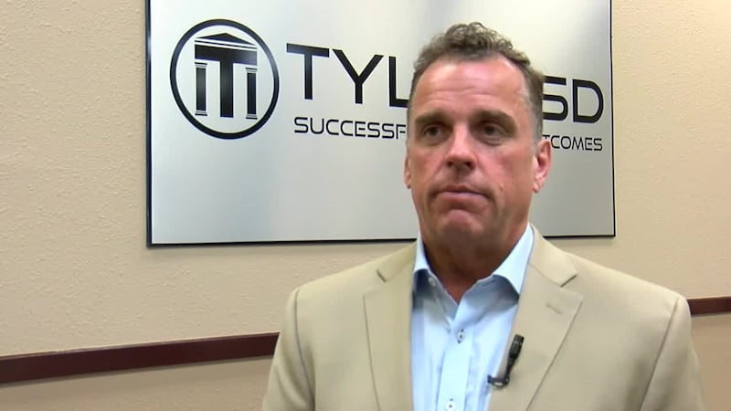 Tras la clausura de la sesión ordinaria de la 89.ª Legislatura de Texas, el Distrito Escolar...