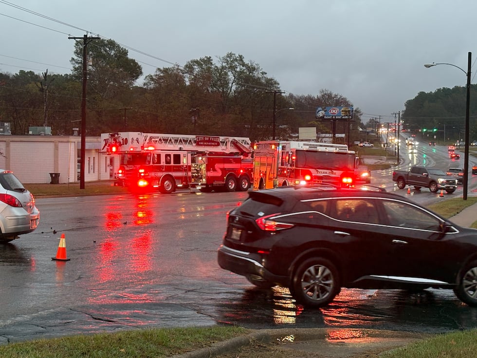 Tyler wreck shuts down E. Front Street lanes near S. Porter Avenue