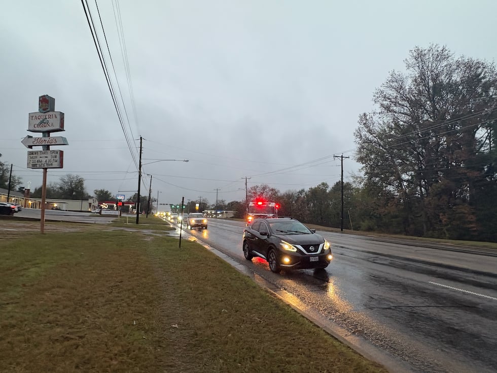 Tyler wreck shuts down E. Front Street lanes near S. Porter Avenue
