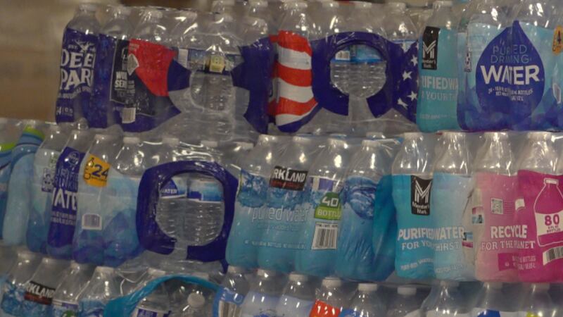 Expertos del este de Texas advierten contra uso de botellas de agua dejadas al calor.