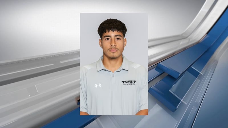 Mark García anota gol en la victoria de Texas A&M Texarkana.