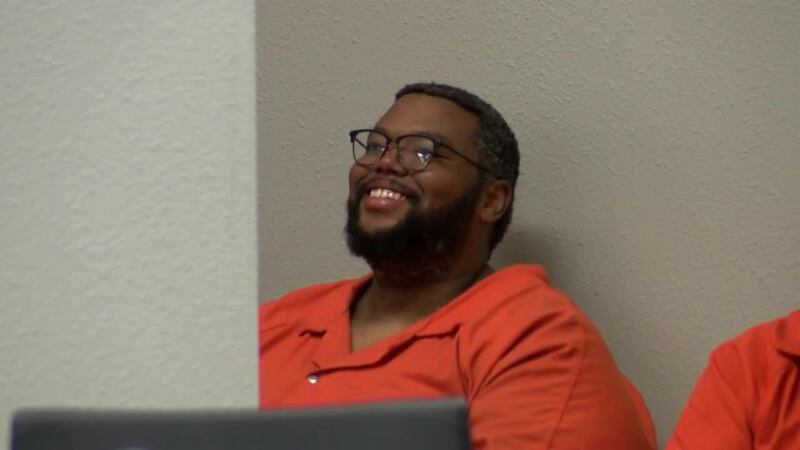 Se retiran los cargos por peleas de perros contra un hombre de Tyler.