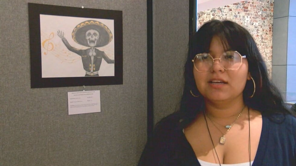 Estudiantes del este de Texas educan a sus compañeros sobre el Día de los Muertos a través de...