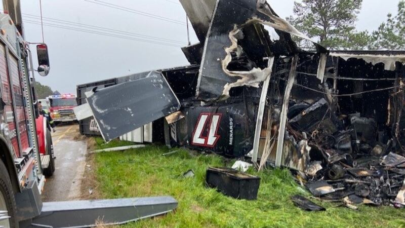 Las autoridades están en la escena de un accidente fatal en la Interestatal 20 y Estes Parkway...