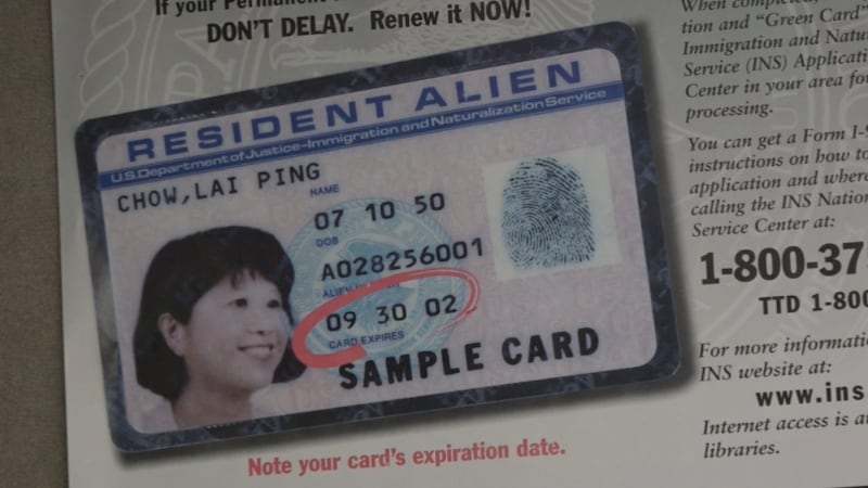 Luz Rivas dice que cuando era niña, recuerda haber visto la palabra en inglés “alien”...