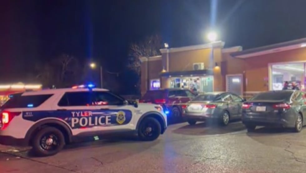 2 teenagers shot on W. Gentry; no suspect in custody