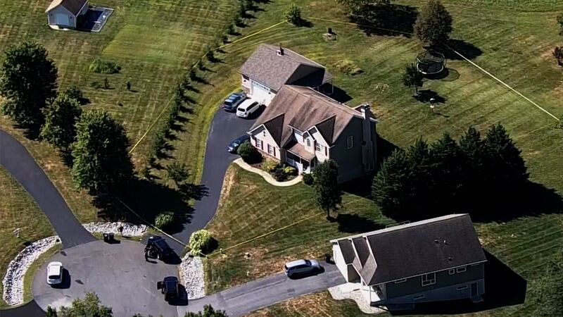 Una casa en el condado de Cecil, Maryland, está acordonada con cinta policial en medio de...