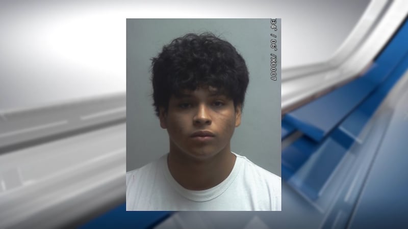 Varias personas dispararon armas de fuego dentro de un vehículo, lo que resultó en un triple...