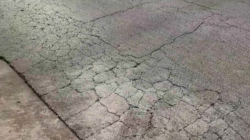 La ciudad de Longview considera ampliar el presupuesto para reparar las carreteras.