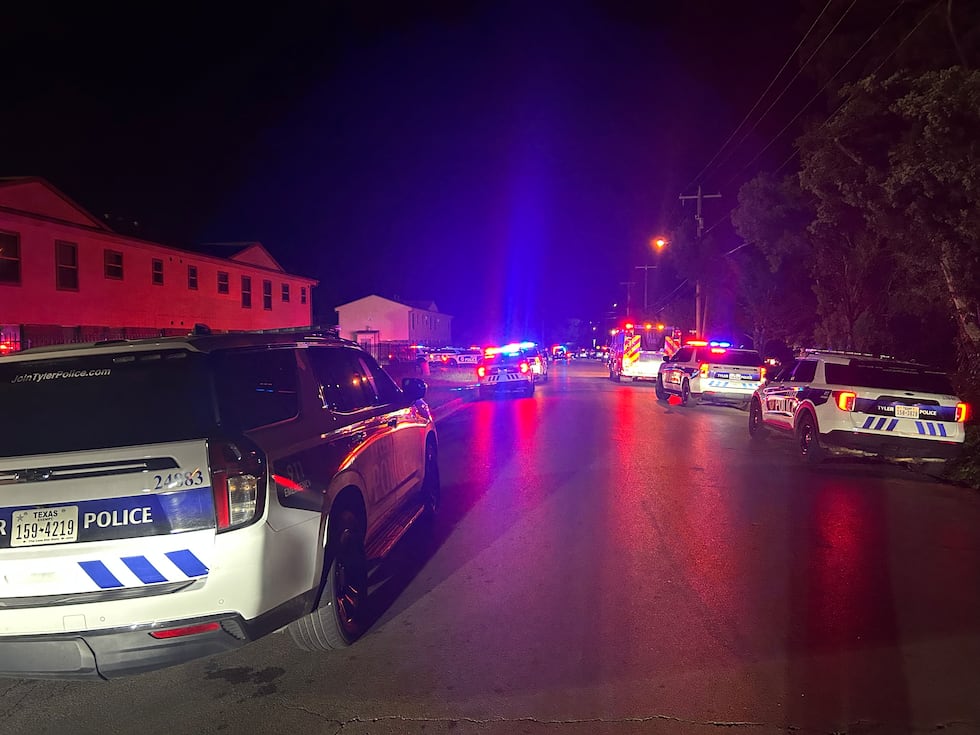 Un niño de 5 años resulta gravemente herido durante un tiroteo en un complejo de apartamentos...