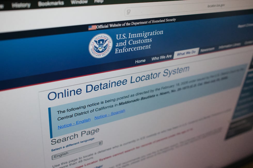 ARCHIVO – El sitio web del Servicio de Inmigración y Control de Aduanas de Estados Unidos...