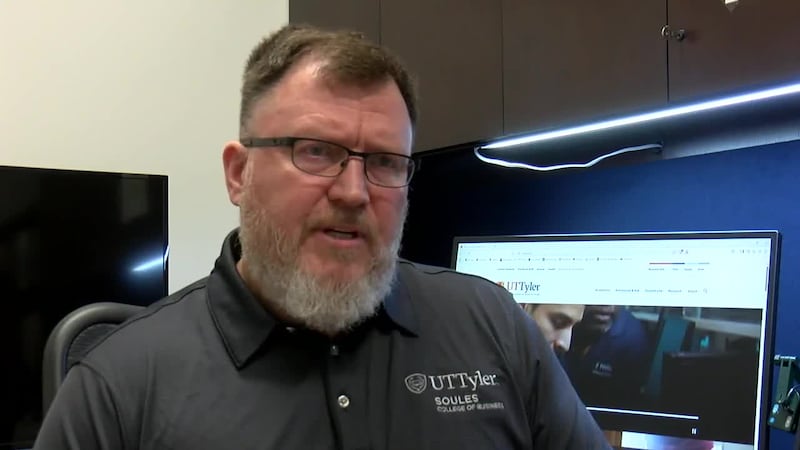 Profesor de UT Tyler ofrece consejos para mantenerse seguro en línea