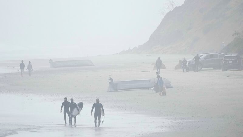 Dos botes en Blacks Beach, domingo 12 de marzo de 2023, San Diego. Varias personas murieron...