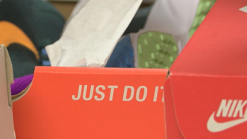 Centro de Mujeres del Este de Texas busca donaciones con campaña de zapatos para el regreso a...