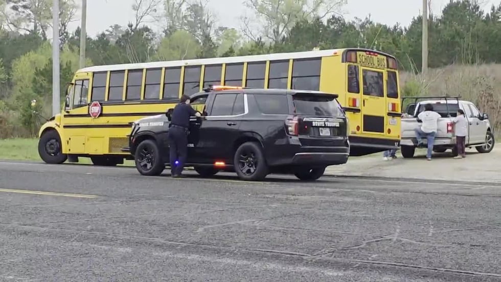 Texarkana ISD bus in crash on Hwy 31E in Chapel Hill area