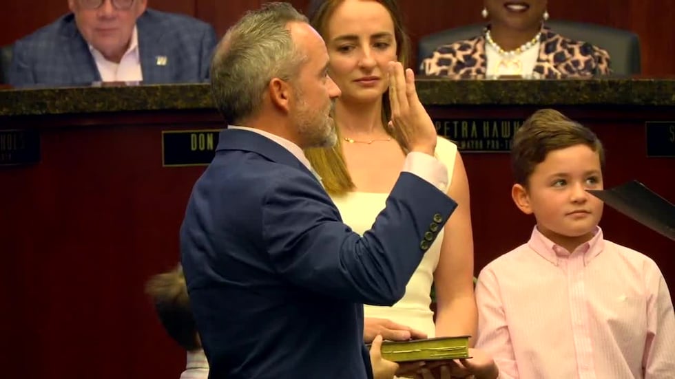 Tyler Mayor Stuart Hene sworn in at city council meeting