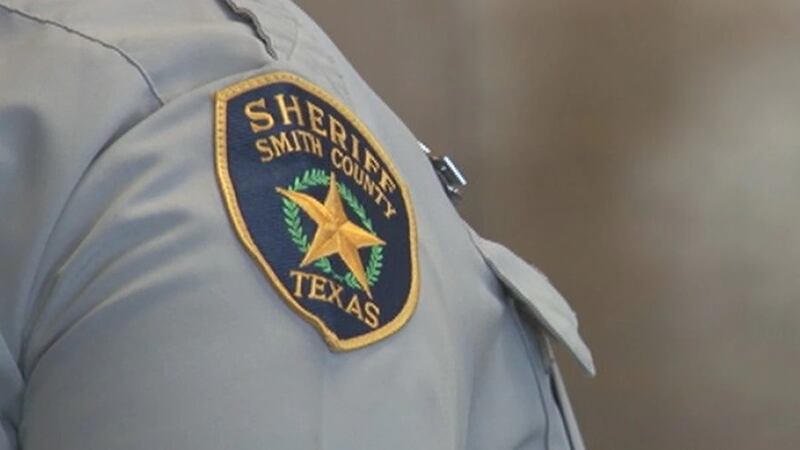 La Oficina del Sheriff del Condado Smith reveló los nombres de dos personas encontradas...