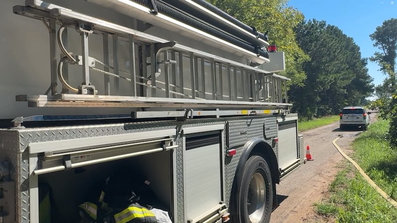 Incendio destruye por completo una casa en el condado de Smith.