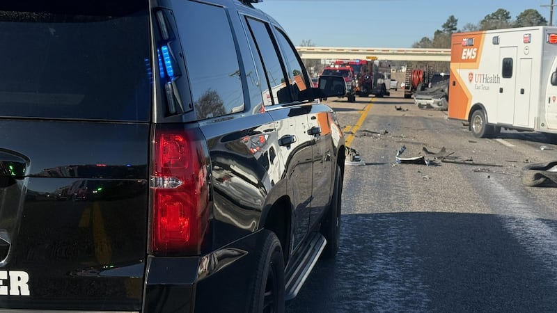 El tráfico se ha ralentizado cerca de la intersección de la carretera del condado 2493 (Old...
