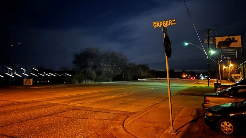 Un peatón fue atropellado y asesinado por un vehículo cerca de la intersección de Garber St. y...