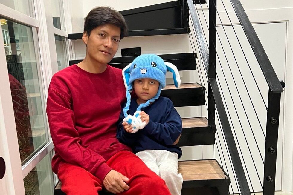 En esta foto, publicada por el representante estadounidense Joaquín Castro, demócrata por...