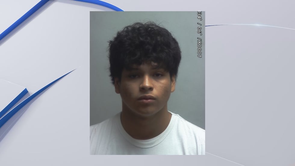 El subjefe de policía de Nacogdoches, Dan Taravella, dijo que Héctor Cuarenta, de 17 años, se...