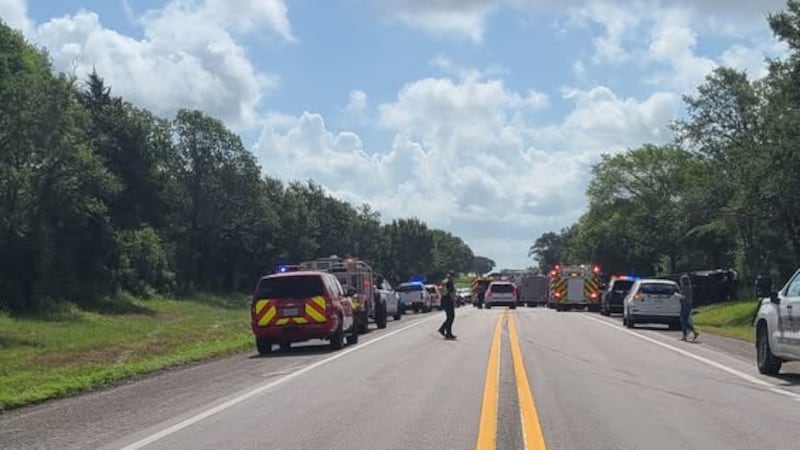 6 injured after bus crashes while transporting inmates to Anderson County prison