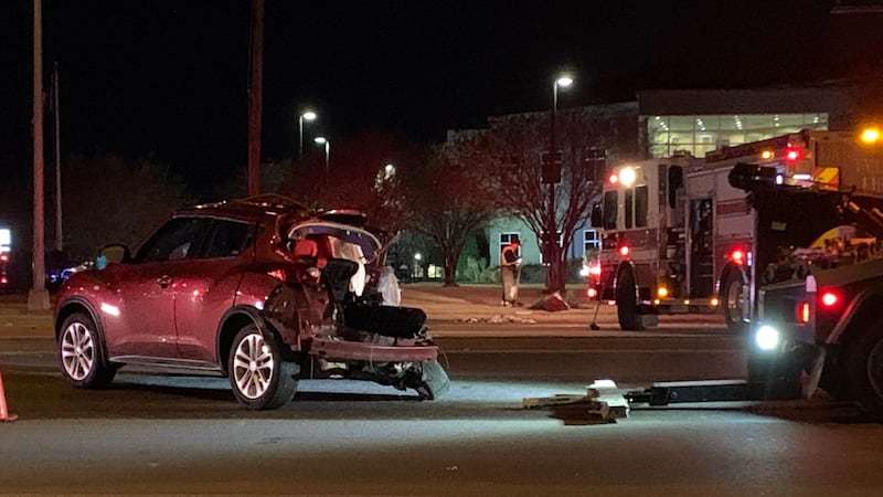 Mid-size SUV gets towed from Loop 323 after major crash in Tyler.