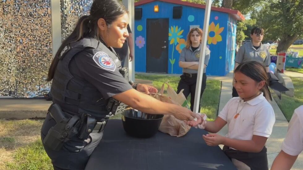 Bianca Smedley, oficial de respuesta comunitaria del Departamento de Policía de Tyler.