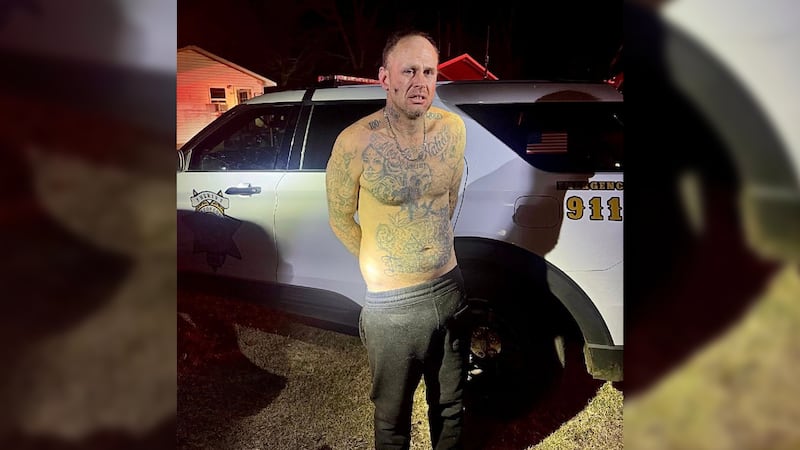 Todd Lawrence Stevens, de 36 años, está acusado de disparar a Cody Thompson, de 43 años, el...