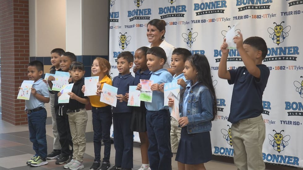 Profesionales de CHRISTUS Health inspiran con lecturas en español a estudiantes de Tyler ISD...