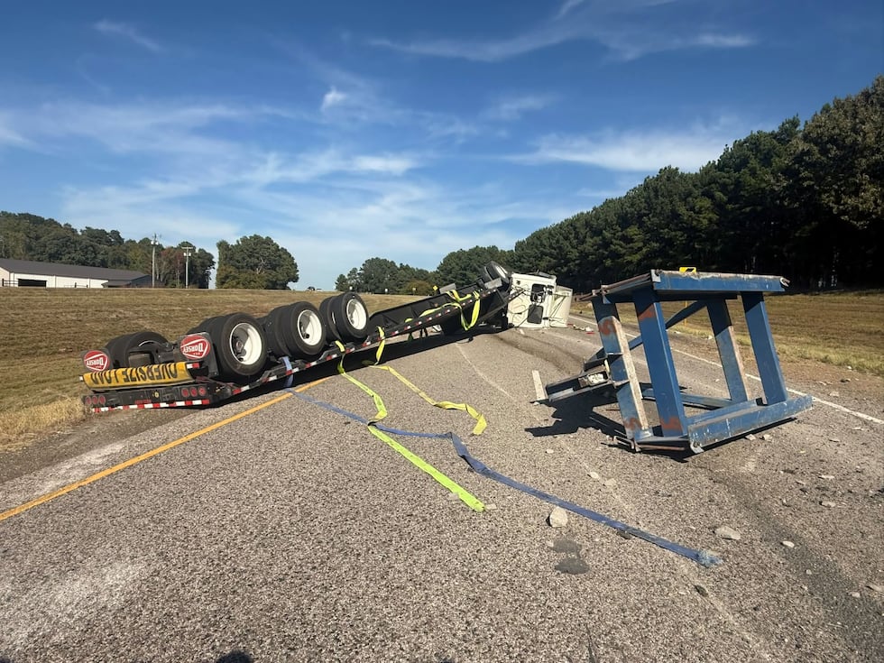 Overturned 18-wheeler shuts down eastbound lanes of Highway 31 near Chandler