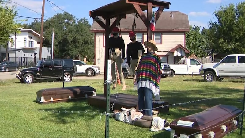 Mark Rodríguez, residente de Houston, dijo que su intención con sus decoraciones de Halloween...