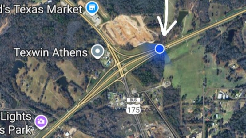 Accidente de camión cisterna cierra carreteras en Athens por derrame de combustible.