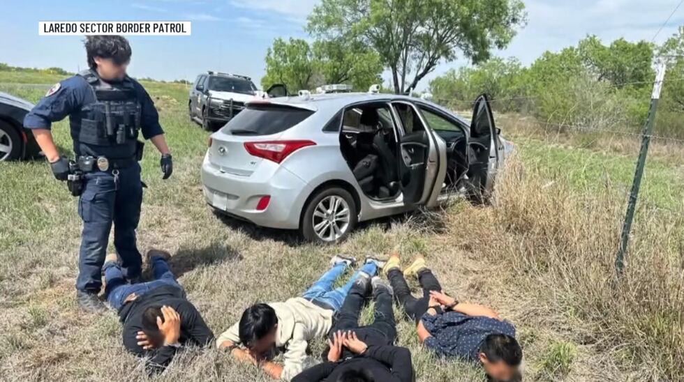 El conductor del vehículo fue condenado por cargos estatales de contrabando y poner en peligro...