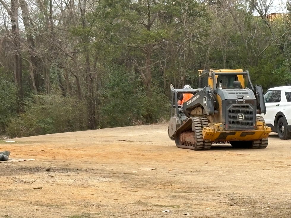 Demolición de la "ciudad de tiendas de campaña" de Tyler