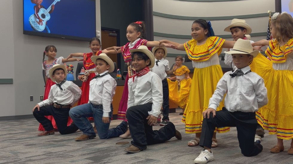El Distrito Escolar Independiente de Longview celebra el Mes de la Herencia Hispana con...