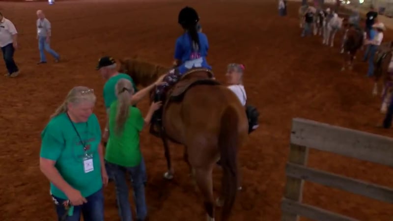 Iglesia de Tyler cumple 14 años llevando el rodeo a niños discapacitados